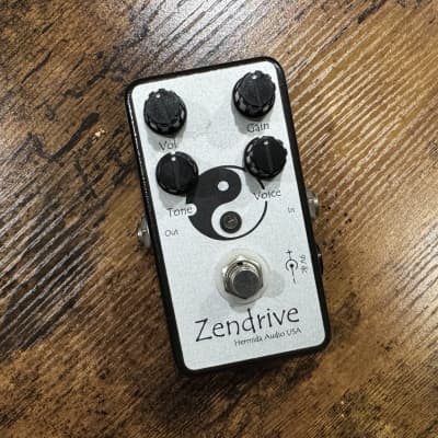 ギター Hermida Audio USA White Zendrive Hermida Audio Zendrive Squared - YouTube