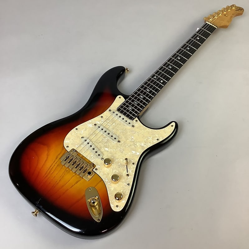 Valley Arts M'Series - See-through Green | White Guitars