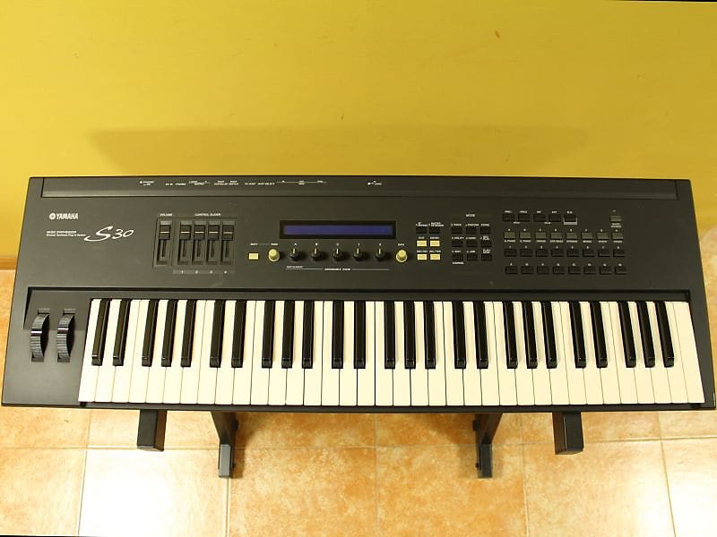 Yamaha S30 Synthesizer