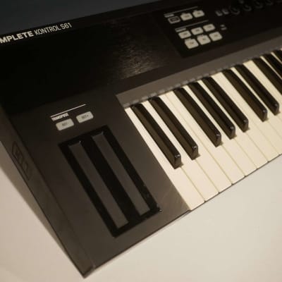 Native Instruments KOMPLETE KONTROL S61 61-Key Controller 22817