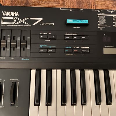 Yamaha DX7 II-FD image 4