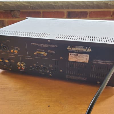 TASCAM DA-40 professional DAT digital audio tape recorder Late 1990s - Black image 22