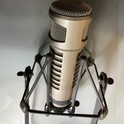 【未使用】Electro-Voice RE27N/D 高級ダイナミックマイク Electro Voice RE27N/D【国内正規品】【受注発注品】 ｜イケベ楽器店