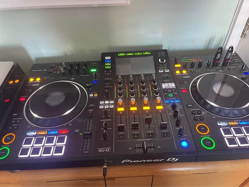 Pioneer DJ DDJ-FLX4 DJ Controller | zZounds