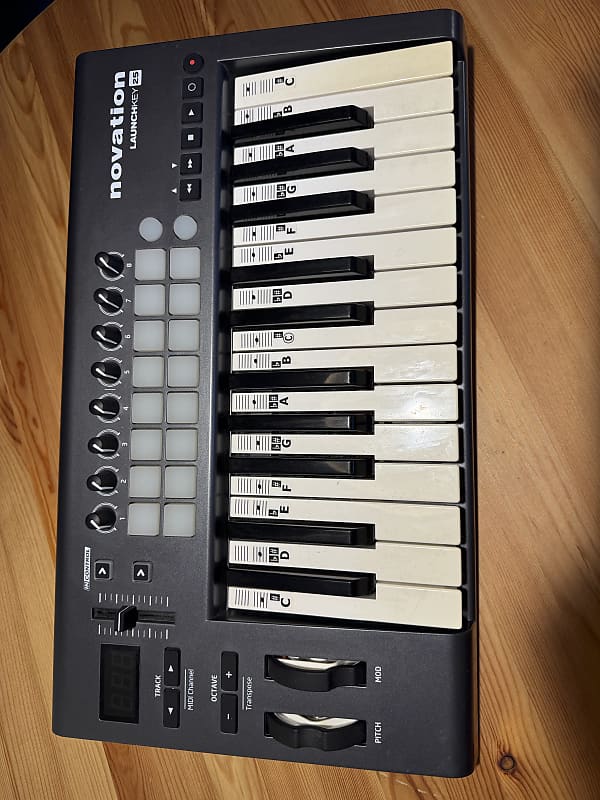 Novation Launchkey 25 MKI MIDI Keyboard Controller | Reverb