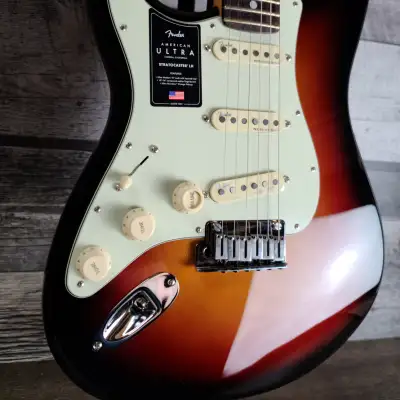 Fender American Ultra Stratocaster Left-Handed with Rosewood Fretboard 2021 Ultraburst image 2
