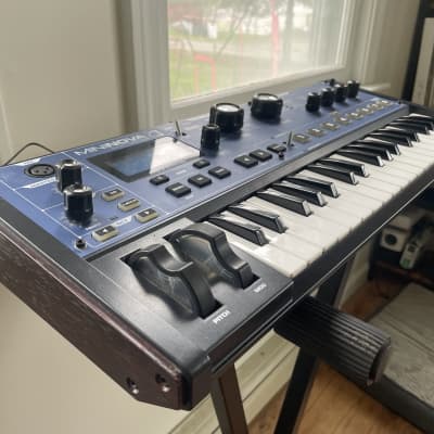 Novation MiniNova 37-Key 18-Voice Synthesizer 2012 - Present - Blue