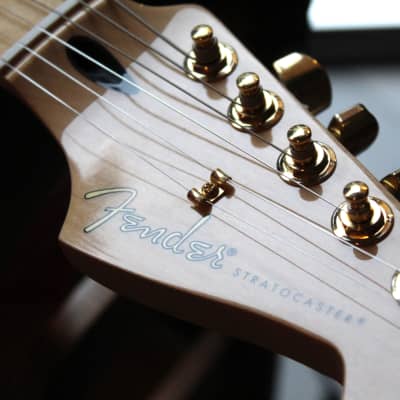 FENDER "Limited Edition Player Stratocaster, Maple Fingerboard, Black with Gold Hardware" 3, 77 KG image 9