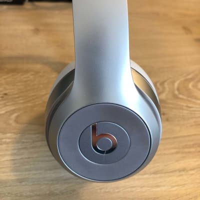 Beats by Dre Solo 2 Wireless On-Ear Headphones - Silver image 3