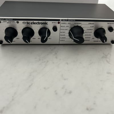 TC Electronic M100 Stereo Multi-Effects Processor 2010s - Silver image 2