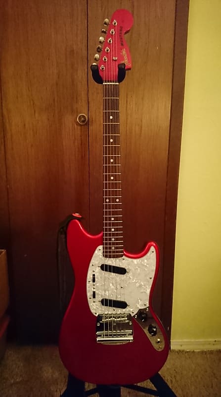 Fender Mustang 2015 Candy Apple Red Matching Headstock