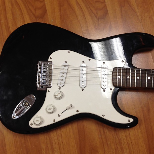 Synsonics Strat Style Electric Guitar