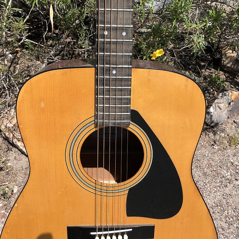 Yamaha fg deals 400 acoustic guitar