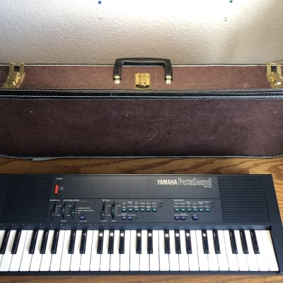 Yamaha PSS-450 Synthesizer 1985 - Black with case
