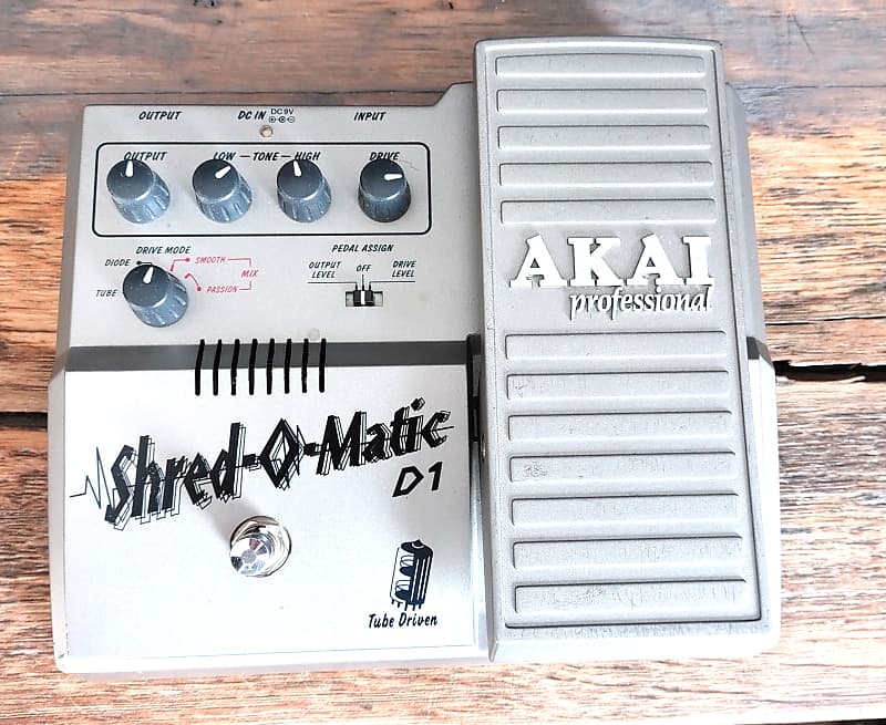 Akai Shred-O-Matic D1 Tube-Driven Overdrive / Distortion | Reverb