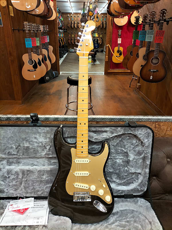 Fender American Ultra Stratocaster Maple Fingerboard, Texas Tea