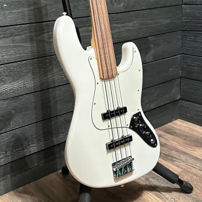 Fender Player Jazz Bass Fretless 4 String White Electric Bass Guitar image 2