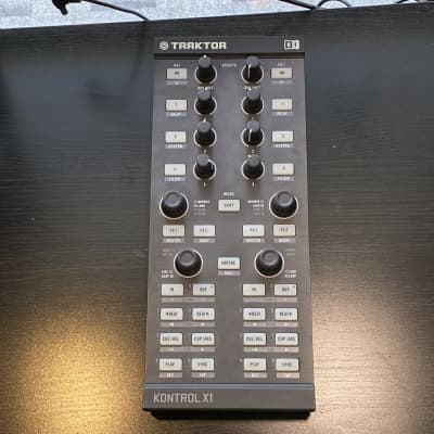 Native Instruments Traktor Kontrol X1 MK2 DJ Controller USB