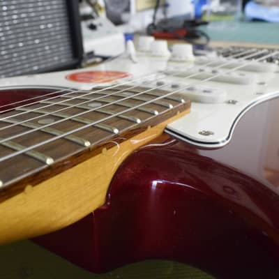Squier Classic Vibe '60s Stratocaster with Laurel Fretboard 2019 - Present - Candy Apple Red image 4