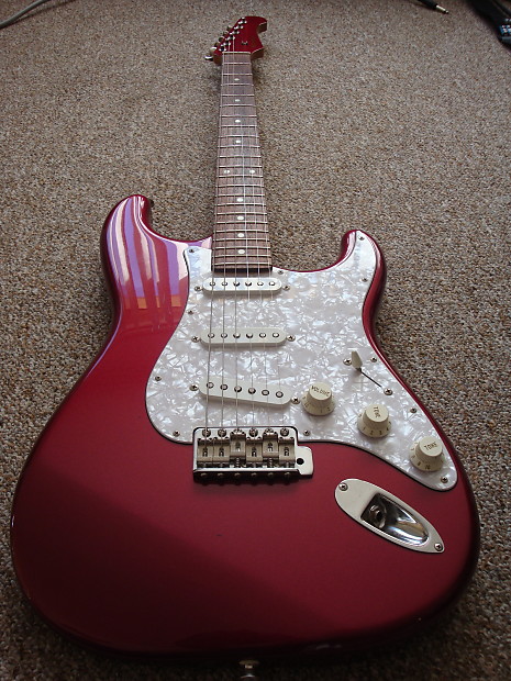 History Z1-CFS Stratocaster guitar - Red. Made in Japan by Fujigen 2001