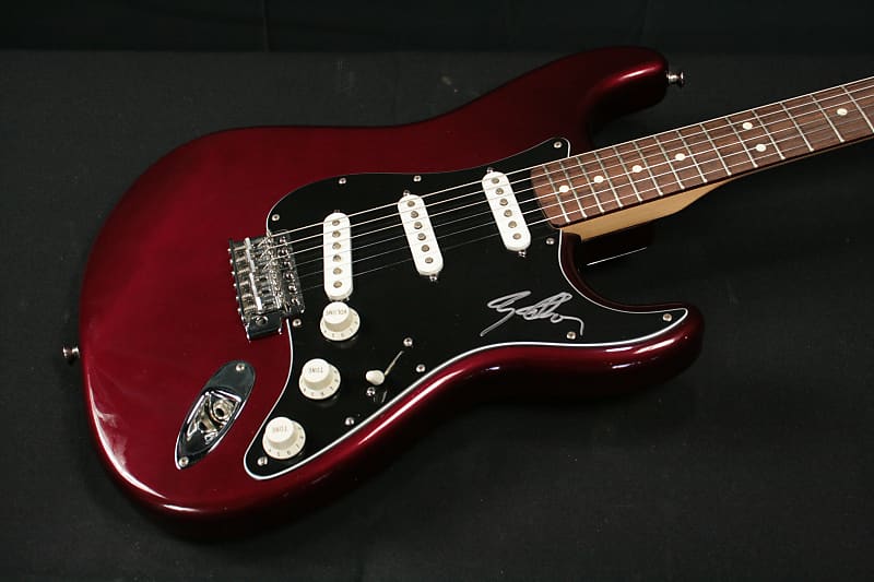 Fender Stratocaster 2006 - owned, played and signed by Ty