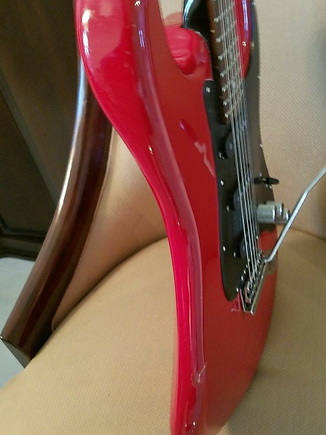 Arbor MX Series By Hohner Guitar Tremolo 80 s Vintage Stratocaster Red. Full Size