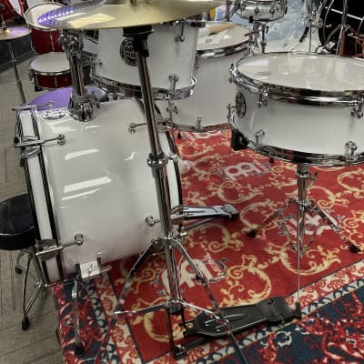 ddrum ddrum D1 Junior 5-Piece Drum Set w/ Hardware and Cymbals, Gloss White 2022 - Gloss White image 3