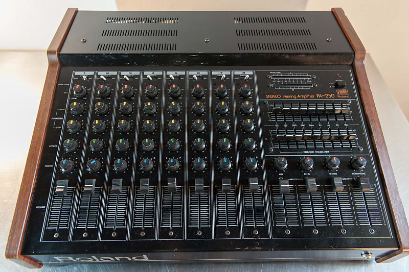 Roland Stereo Mixing Amplifier 250 1980 w Built In Spring