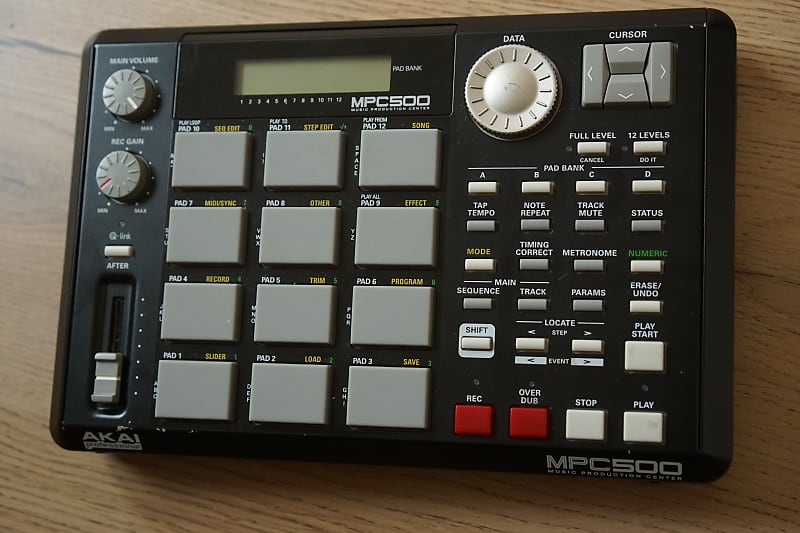 Akai MPC500 Music Production Center 2006 - 2013 - Black