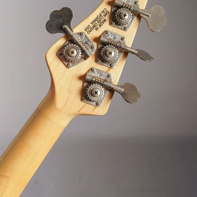 Musicman Stingray ミュージックマン スティングレイ 2004 Music Man Stingray 4 string bass - Limited Edition 2004 red