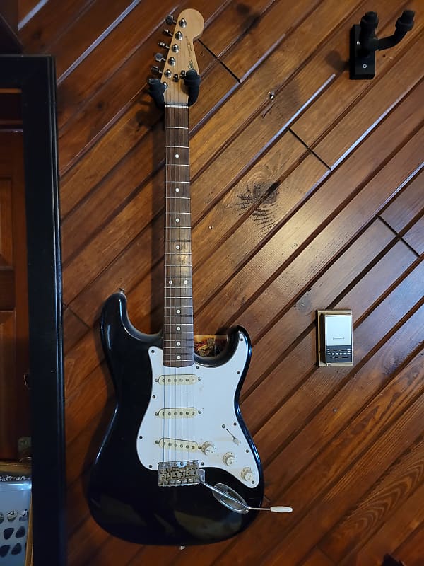 FENDER Stratocaster 1984-1987 Black image 1