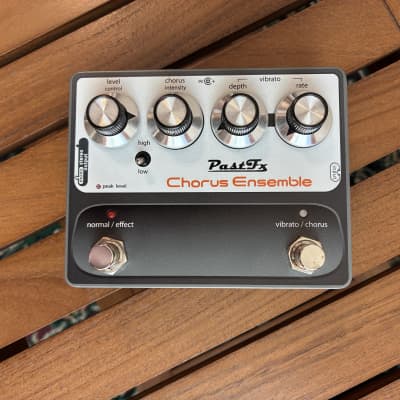 PastFx Chorus Ensemble Deluxe MN3002 BBD + True Bypass Mod