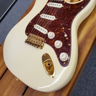 Fender FSR (Fender Special Run) Deluxe Vintage Players Strat 62 re-issue built in 2005 gold hardware image 14