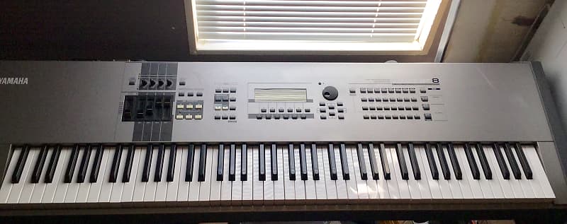 Yamaha Motif 8 88 key Synthesizer with Hard Travel Case Included image 1