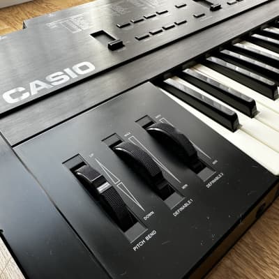 Casio VZ-1 61-Key Synthesizer Keyboard