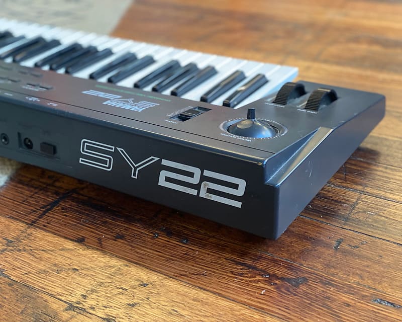 YAMAHA SY22 Dynamic Vector Synthesiser