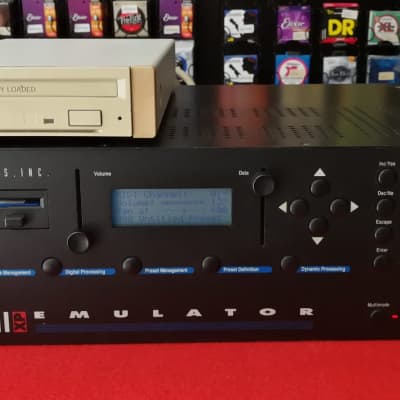 E-MU Systems Emulator III XP Rackmount 32-Voice Sampler + CD SCSI
