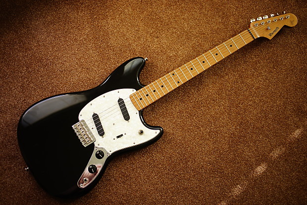 Fender mustang maple neck on sale