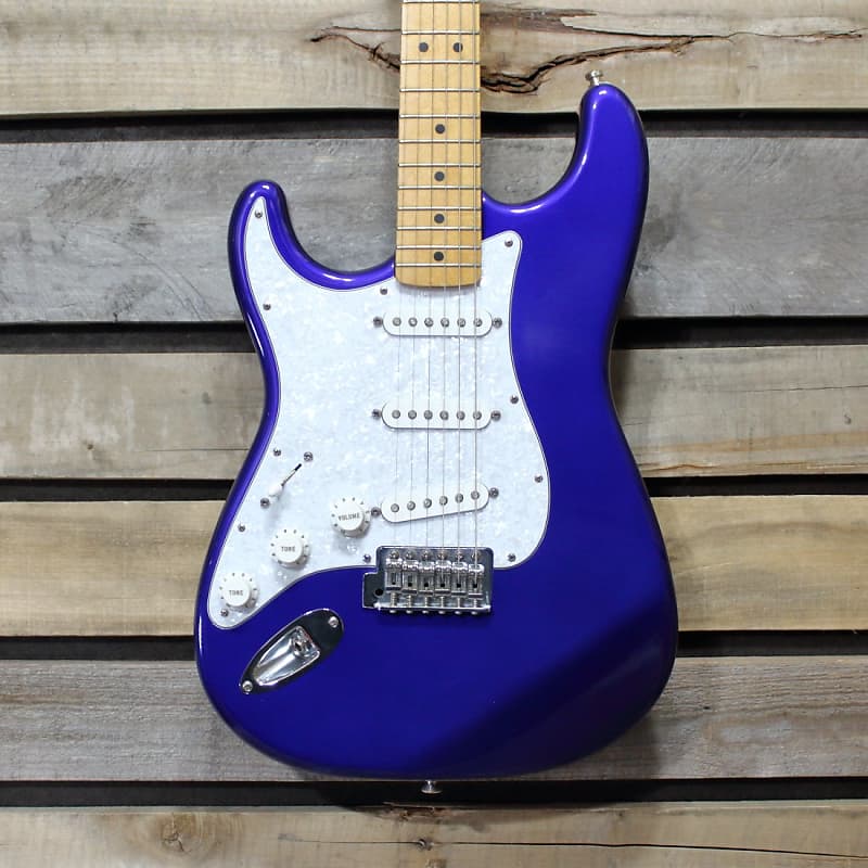 Vintage (1999) Fender Standard Mexican Stratocaster Left