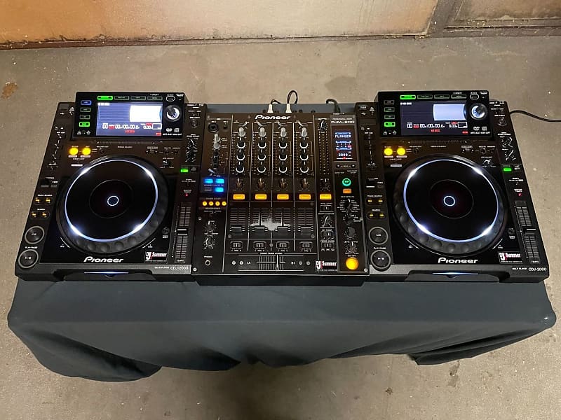 Pioneer CDJ2000 & DJM 800 DJ Set mit Case