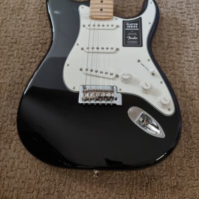 Fender Stratocaster (MIM) Black With White Pickguard Player Series image 2