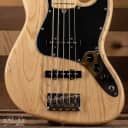 Fender American Pro Jazz Bass® V, Ash, Maple Fingerboard, Natural