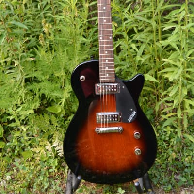 A players Gretsch Junior Jet II Electromatic in Tobacco Finish w/New Black Dunlop Straploks &  Mint Molded ABS HSC for sale