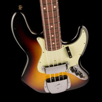 Fender Custom Shop 1964 Jazz Bass Journeyman Relic Super Faded Aged 3-Tone Sunburst image 4