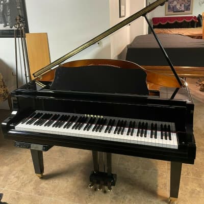 Baby grand piano Yamaha, 4’11'' with selfplayer system image 2