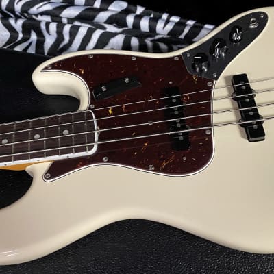 UNPLAYED ! 2023 American Vintage II 1966 Jazz Bass - Olympic White - Authorized Dealer - SAVE BIG! Only 9.1lbs image 6