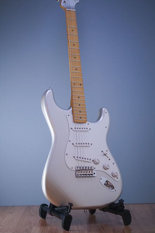 Fender H.E.R. Stratocaster Chrome Glow DEMO image 1
