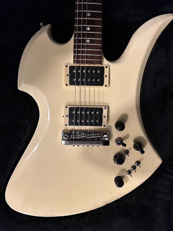 B.C Rich 日本製 white B.C. Rich n.j. warlock 1980's White electric guitar made in