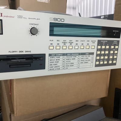 Akai S1000 MIDI Stereo Digital Sampler 1988 - White