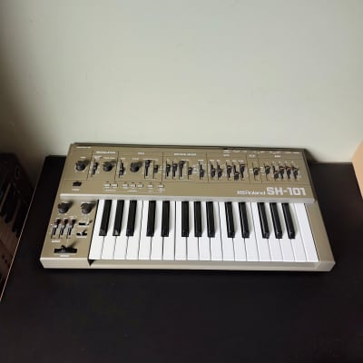Roland SH-101 32-Key Monophonic Synthesizer